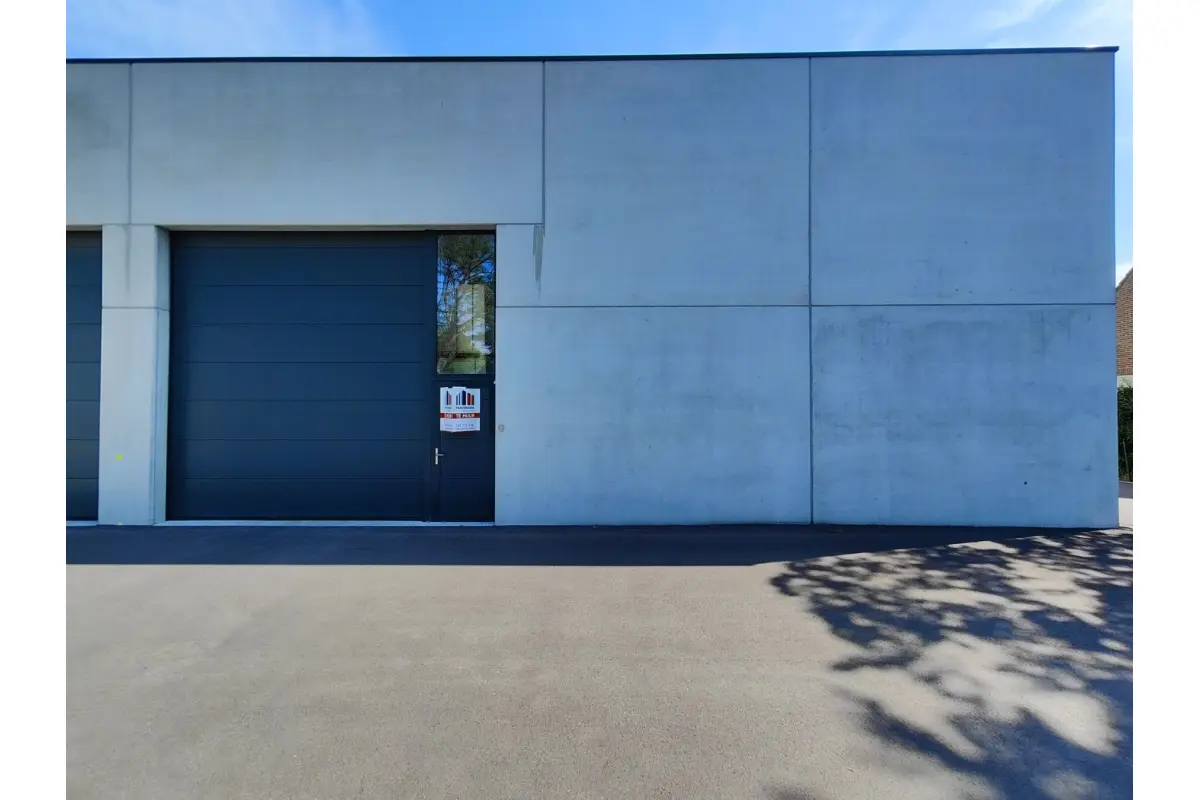 Handelszaak te  huur in Eernegem 8480 875.00€  slaapkamers 180.00m² - Zoekertje 693810