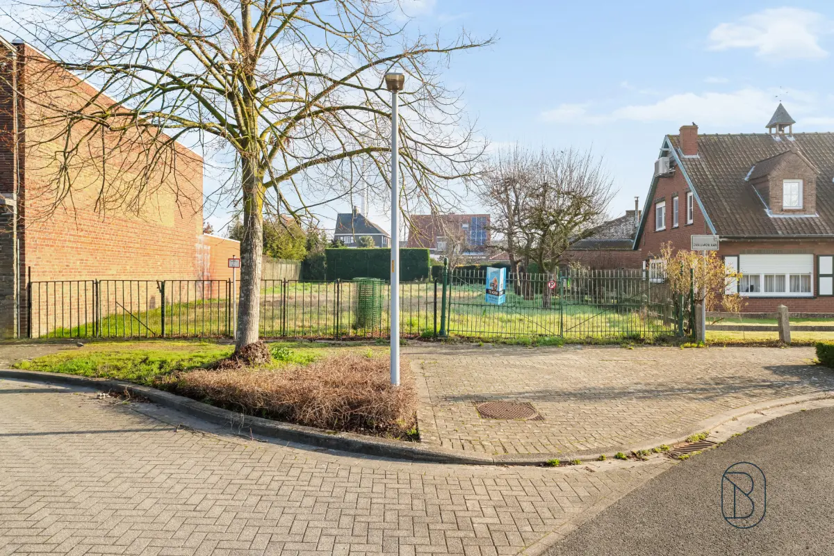 Grond te  koop in Kortrijk 8500 250000.00€  slaapkamers m² - Zoekertje 695434