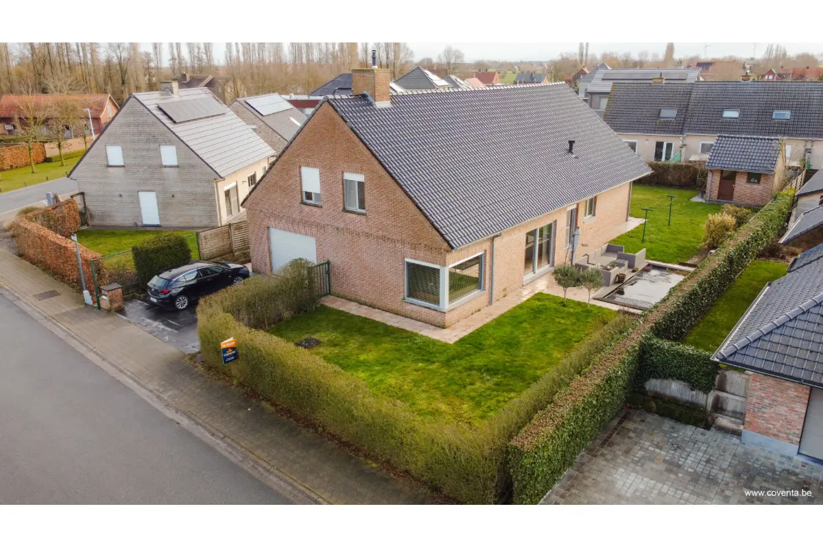 Villa te  in Roeselare 8800 549000.00€ 4 slaapkamers 376.00m² - Zoekertje 694849
