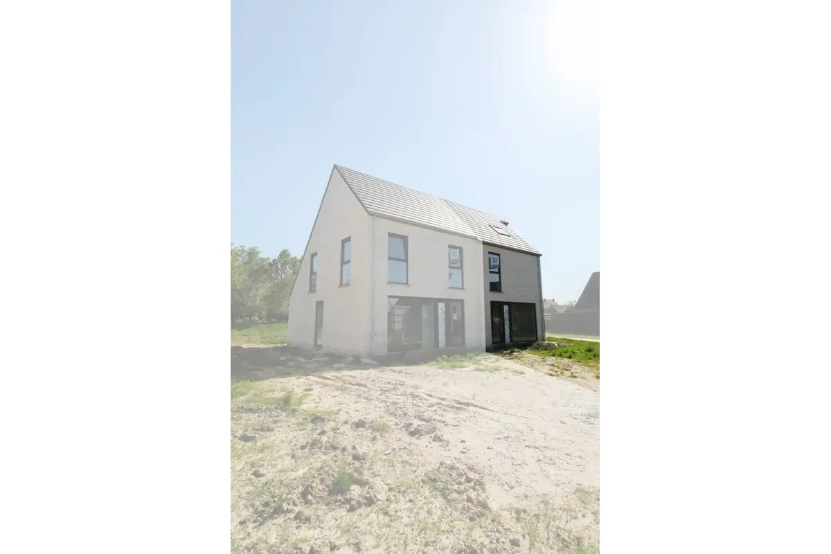 Huis te  koop in Meulebeke 8760 359252.00€ 3 slaapkamers 153.00m² - Zoekertje 696979