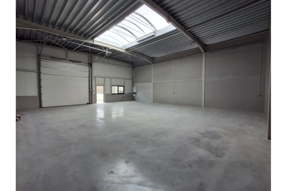 Handelszaak te  huur in Aarsele 8700 850.00€  slaapkamers m² - Zoekertje 702253