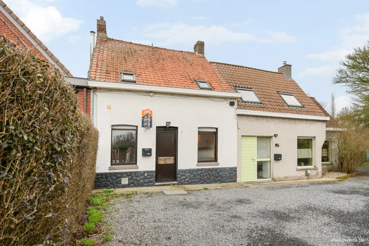 Huis te  koop in Aalbeke 8511 129000.00€ 3 slaapkamers 132.00m² - Zoekertje 702834