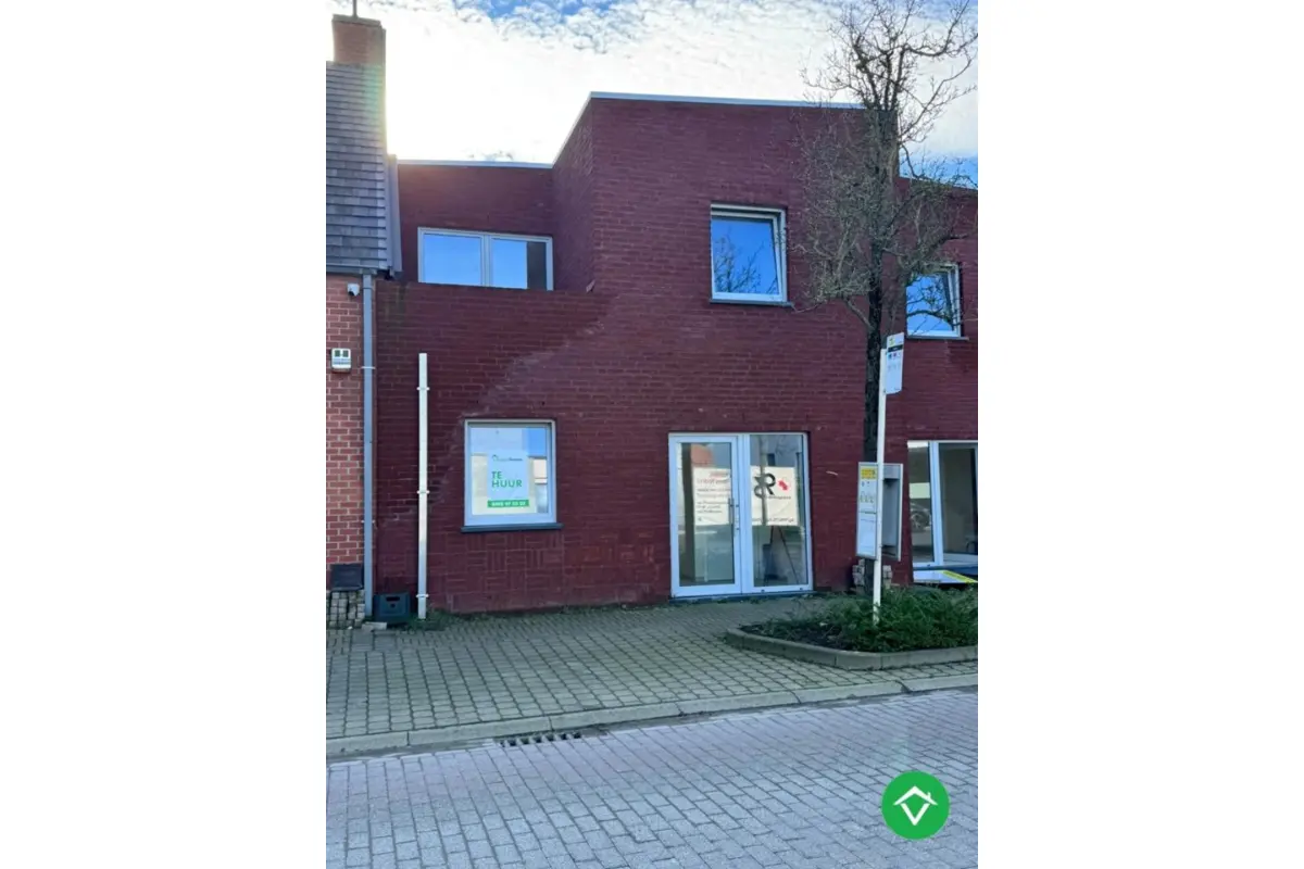 Huis te  huur in Ichtegem 8480 995.00€ 3 slaapkamers m² - Zoekertje 704225