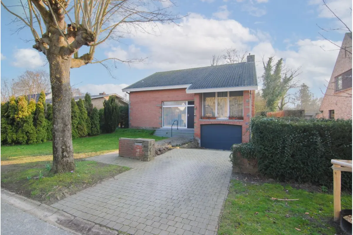 Huis te  in Assebroek 8310 449000.00€ 2 slaapkamers 232.00m² - Zoekertje 703871