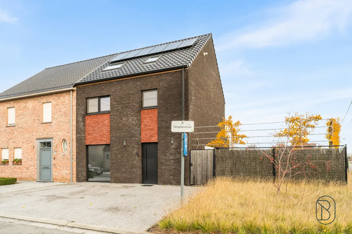 Huis te  koop in Oostrozebeke 8780 485000.00€ 5 slaapkamers 210.00m² - Zoekertje 706505