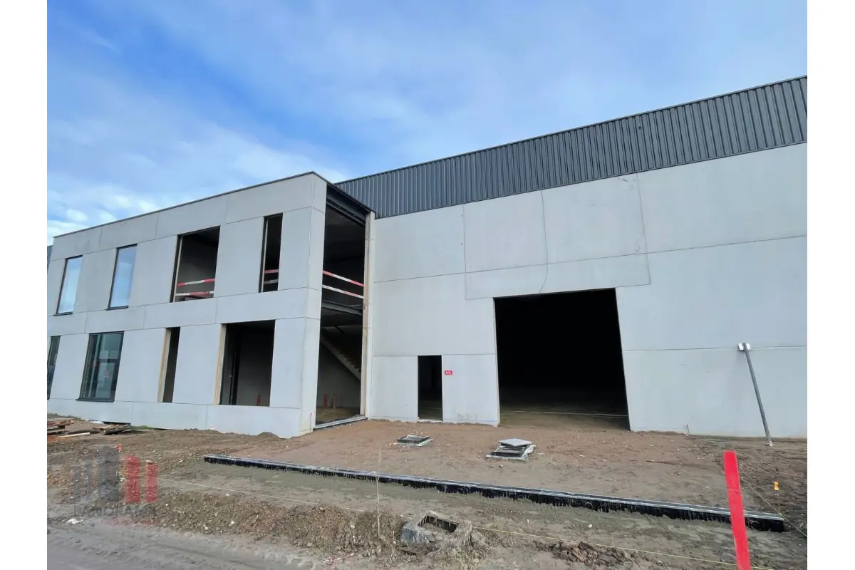 Handelszaak te  koop in Oostkamp 8020 584450.00€  slaapkamers 468.00m² - Zoekertje 705712