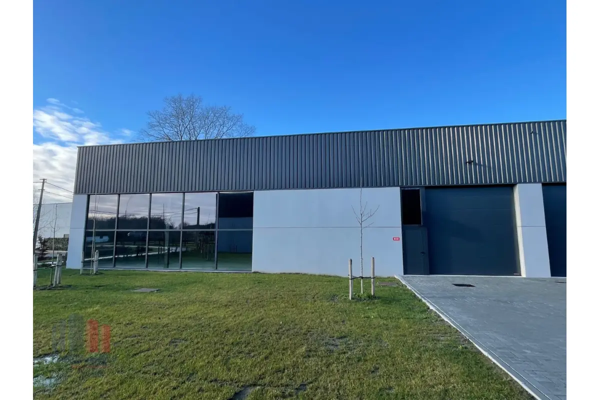 Handelszaak te  koop in Oostkamp 8020 764280.00€  slaapkamers 695.00m² - Zoekertje 705716