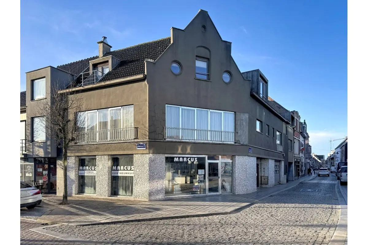 Appartement te  koop in Koekelare 8680 925000.00€ 6 slaapkamers m² - Zoekertje 709789