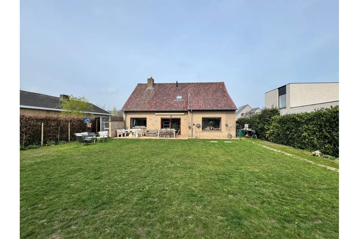 Huis te  koop in Koekelare 8680 419000.00€ 5 slaapkamers 216.00m² - Zoekertje 710537