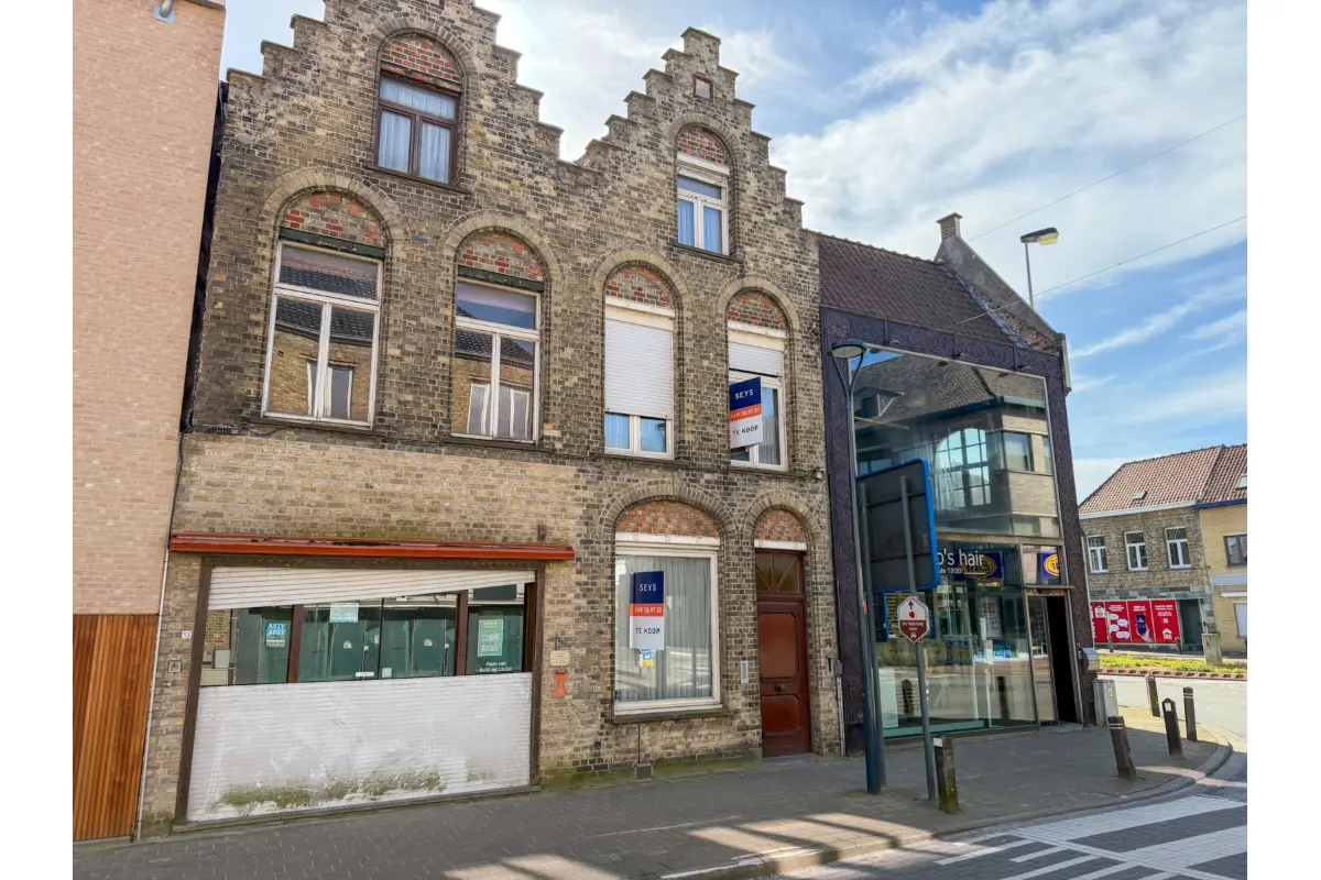 Huis te  koop in Veurne 8630 245000.00€ 4 slaapkamers 240.00m² - Zoekertje 714491