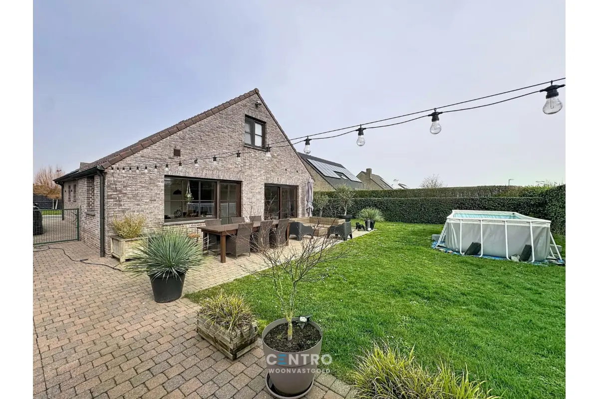Huis te  huur in Staden 8840 0.00€ 3 slaapkamers 188.00m² - Zoekertje 714517