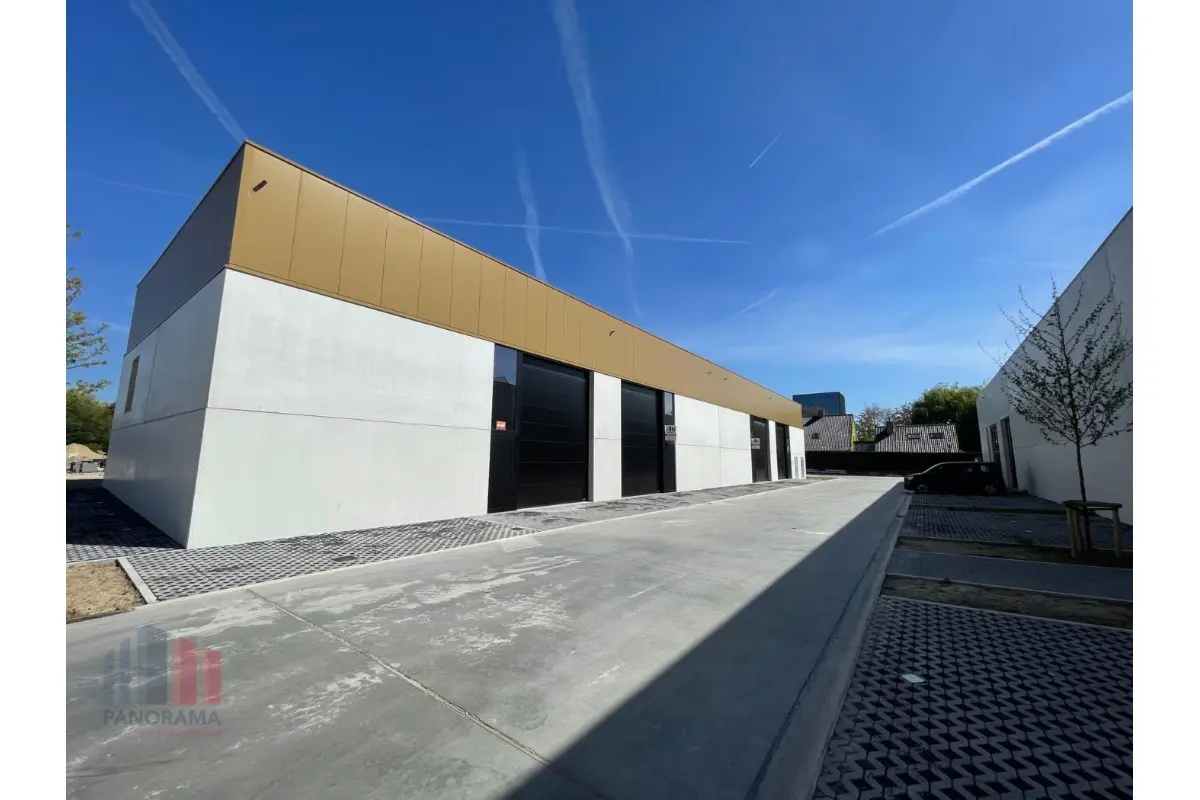 Handelszaak te  koop in Roeselare 8800 330000.00€  slaapkamers 227.00m² - Zoekertje 715488