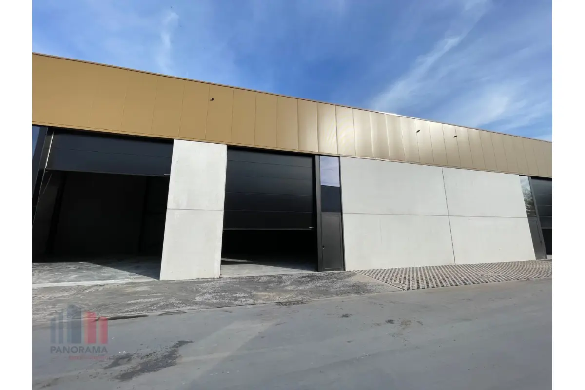 Handelszaak te  koop in Roeselare 8800 430000.00€  slaapkamers 307.00m² - Zoekertje 715490