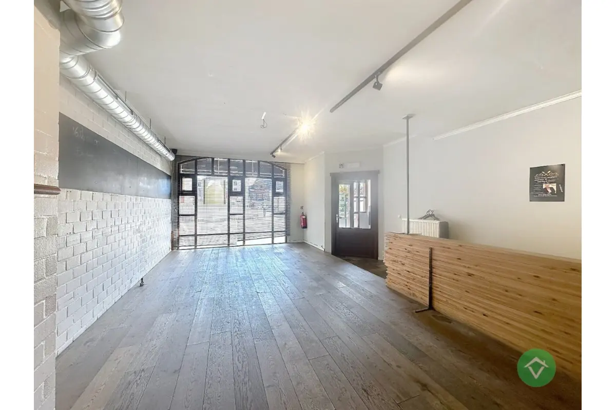 Handelszaak te  koop in Torhout 8820 335000.00€  slaapkamers 219.00m² - Zoekertje 715098