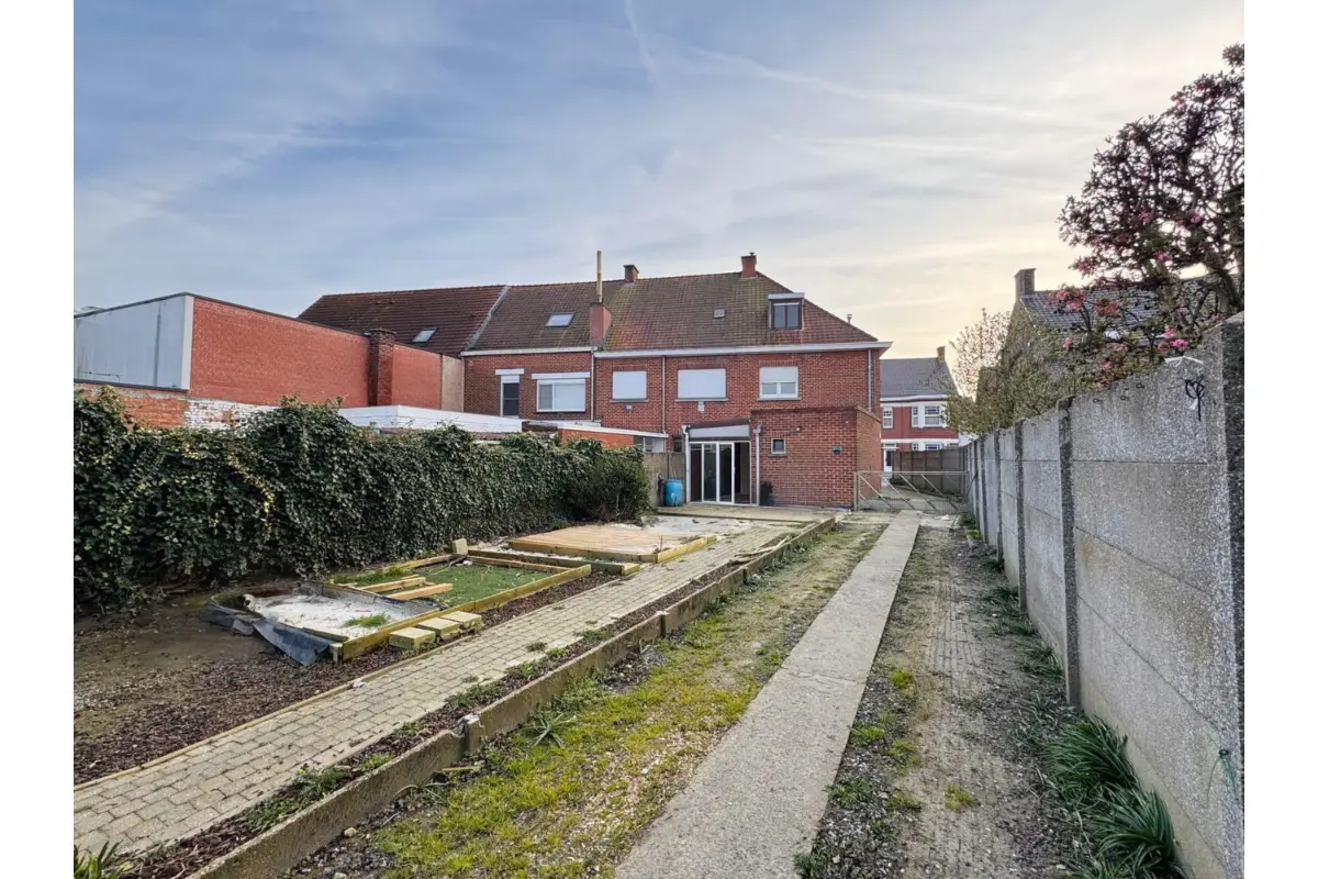 Huis te  koop in Meulebeke 8760 215000.00€ 3 slaapkamers 155.00m² - Zoekertje 716299