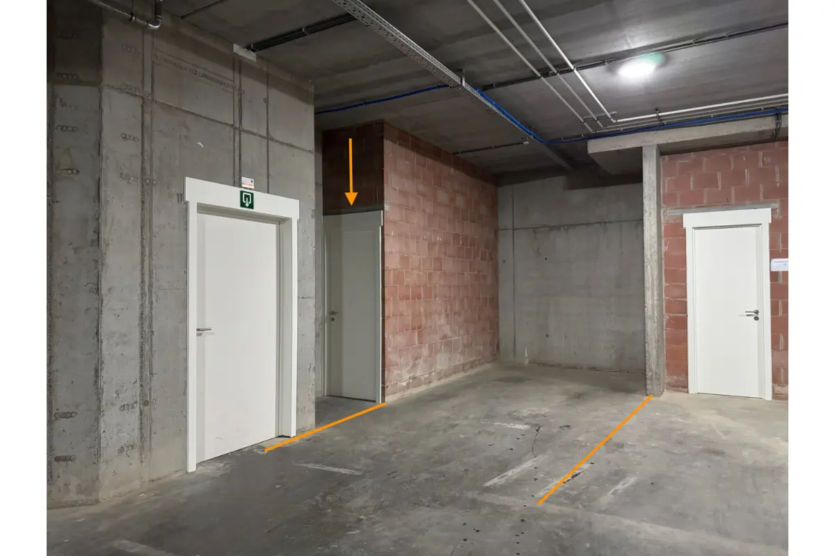 Parking & garage te  koop in Sint-Andries 8200 30000.00€  slaapkamers m² - Zoekertje 716295