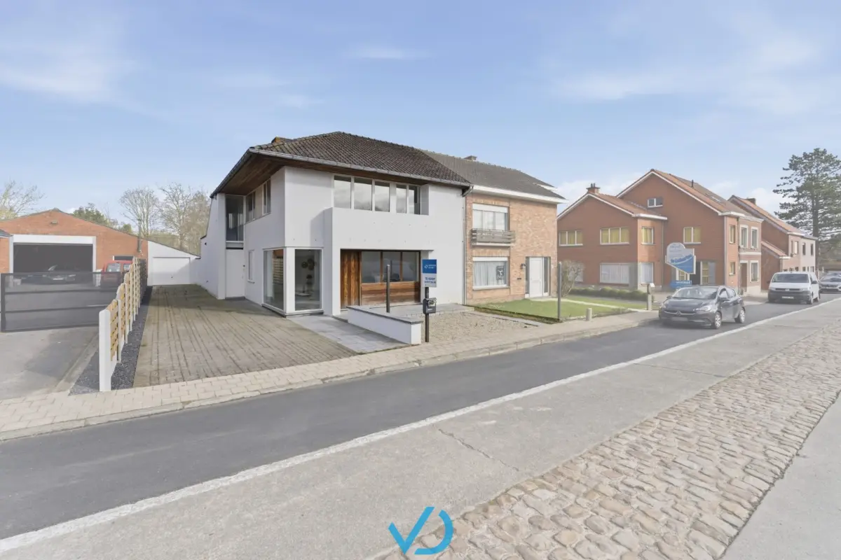 Huis te  koop in Zillebeke 8902 385000.00€ 3 slaapkamers 196.00m² - Zoekertje 716301