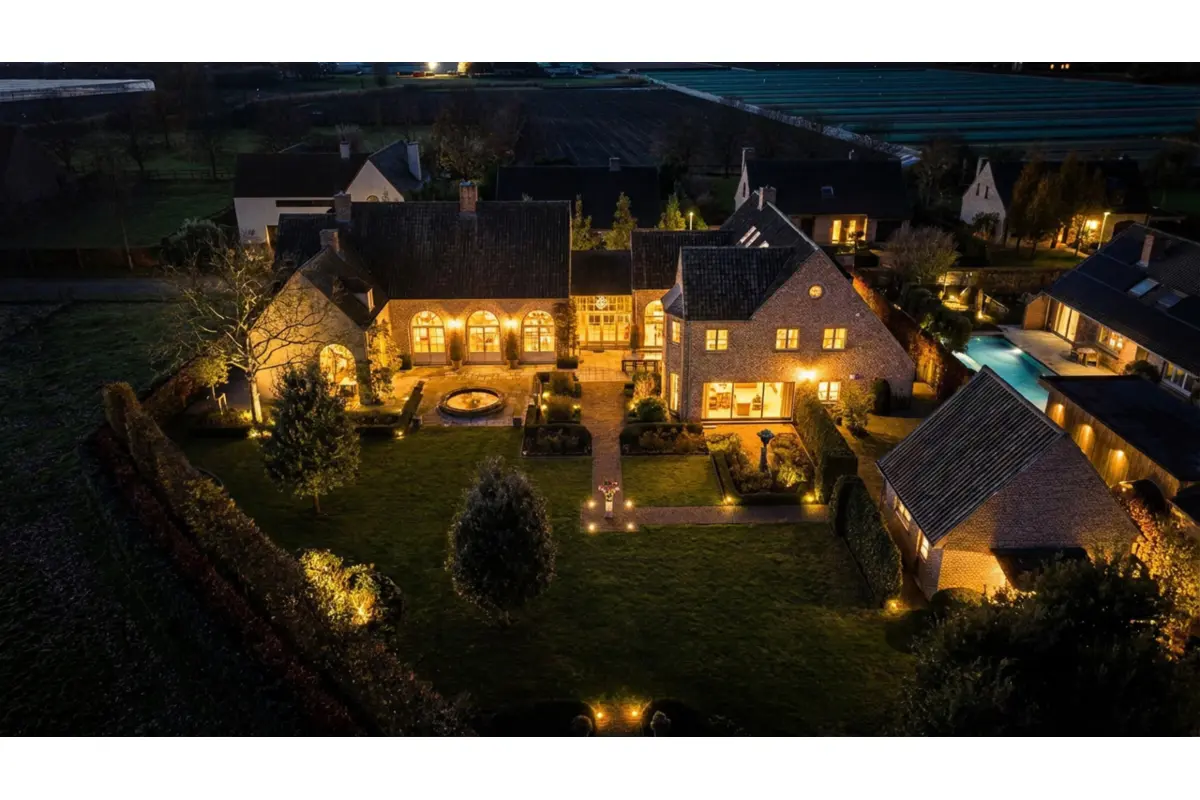 Huis te  in Roeselare 8800 2195000.00€ 3 slaapkamers 693.00m² - Zoekertje 717218