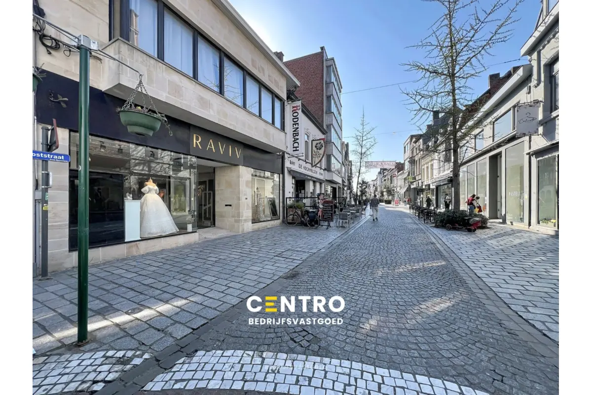 Handelszaak te  huur in Roeselare 8800 0.00€  slaapkamers 600.00m² - Zoekertje 717822