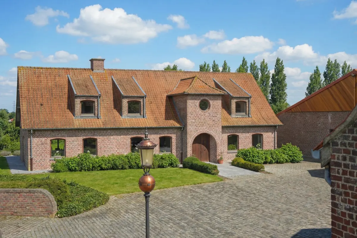 Huis te  koop in Zwevegem 8550 0.00€ 5 slaapkamers 301.00m² - Zoekertje 717173