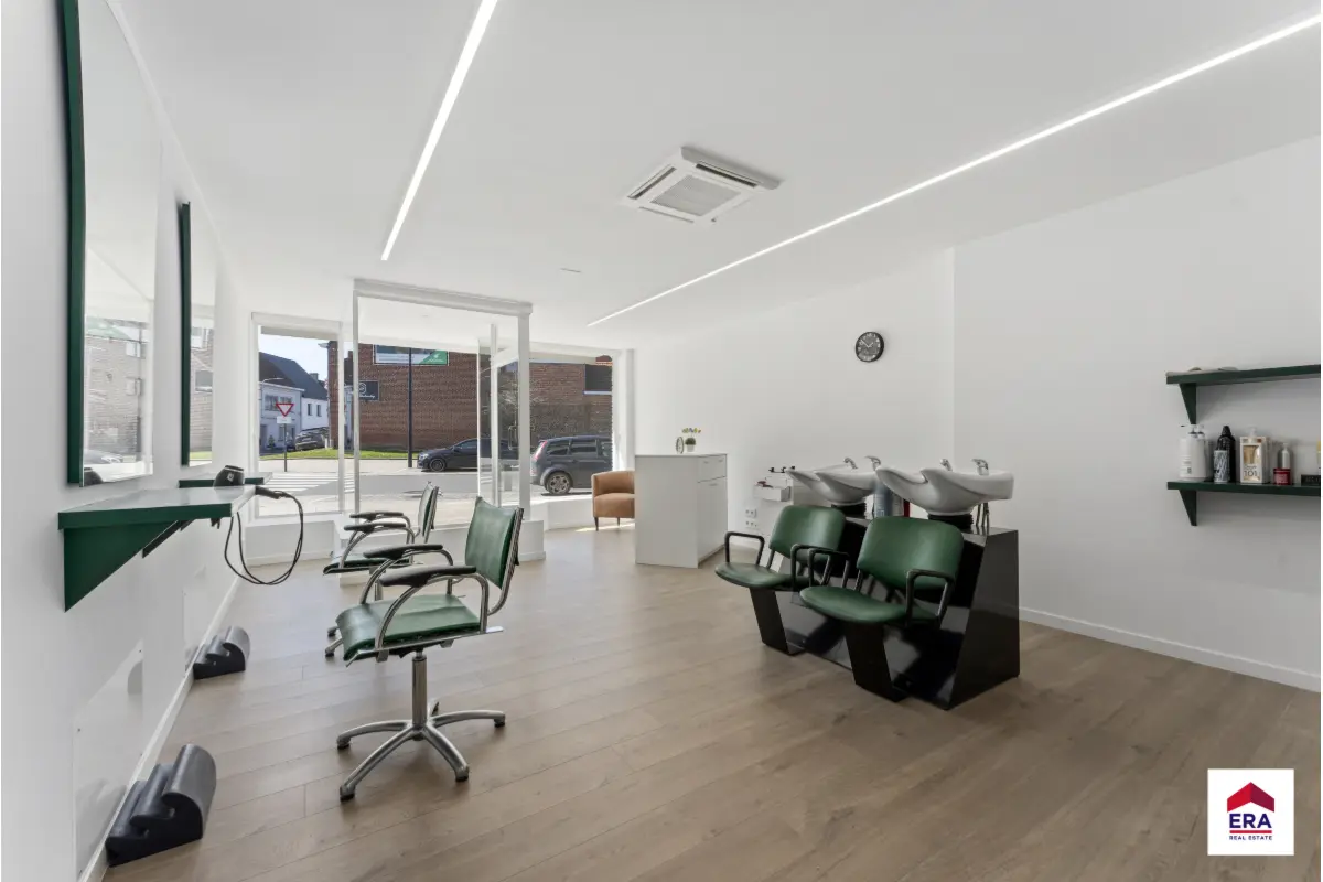 Handelszaak te  koop in Oostrozebeke 8780 129000.00€ 0 slaapkamers 52.00m² - Zoekertje 717240