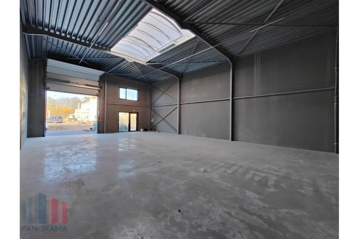 Handelszaak te  huur in Oudenburg 8460 1215.00€  slaapkamers 208.00m² - Zoekertje 717860