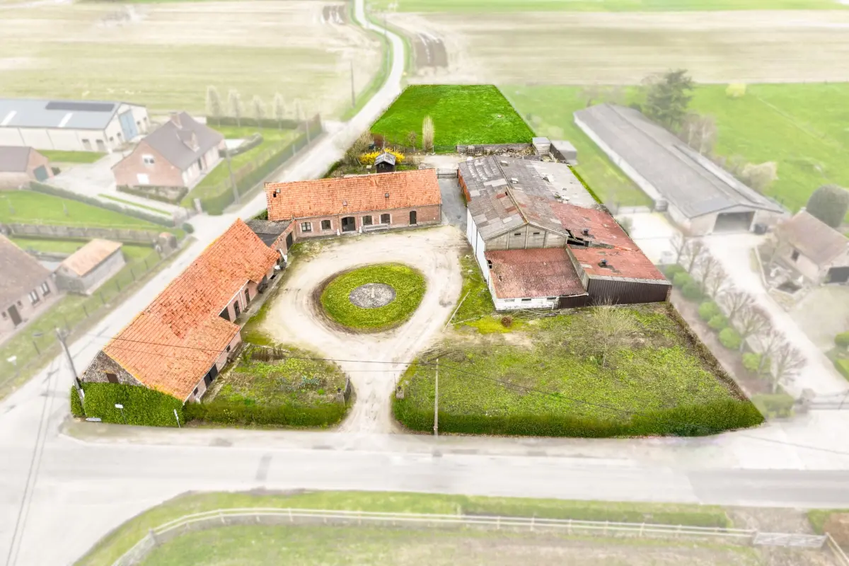 Handelszaak te  koop in Oostrozebeke 8780 495000.00€ 4 slaapkamers m² - Zoekertje 719212