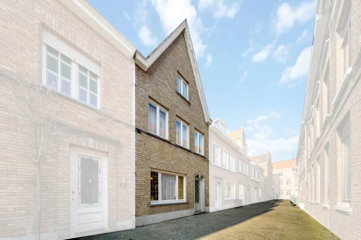 Huis te  koop in Brugge 8000 210000.00€ 3 slaapkamers 167.00m² - Zoekertje 718808