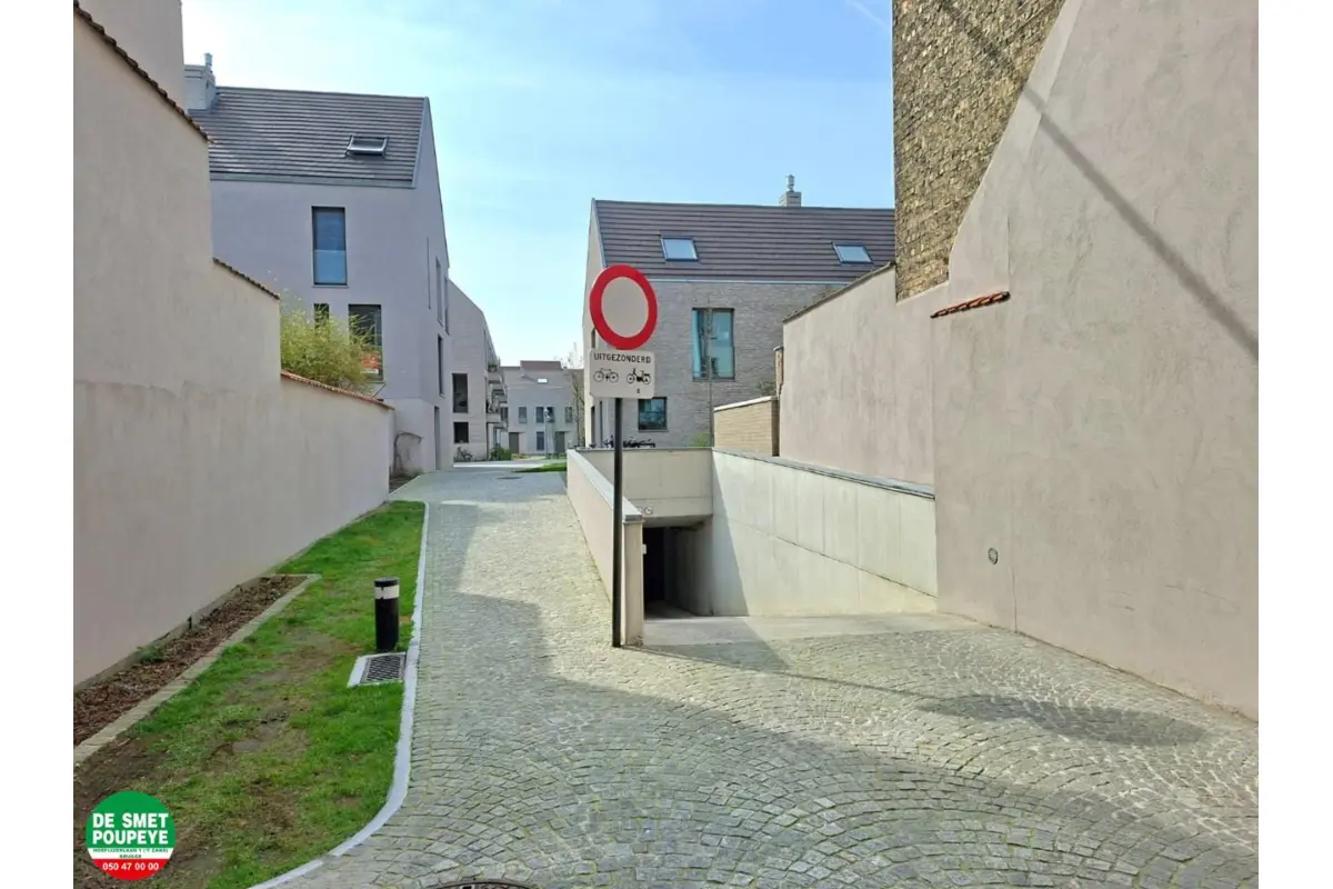 Parking & garage te  huur in Brugge 8000 135.00€  slaapkamers m² - Zoekertje 719257