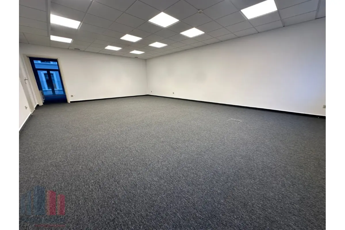 Handelszaak te  huur in Kortrijk 8500 1940.00€  slaapkamers 233.00m² - Zoekertje 719169