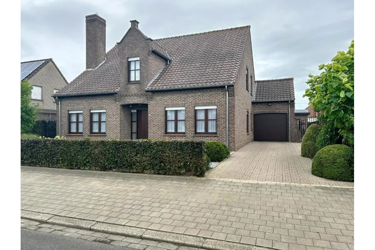 Huis te  koop in Oostrozebeke 8780 419000.00€ 5 slaapkamers 269.00m² - Zoekertje 720333