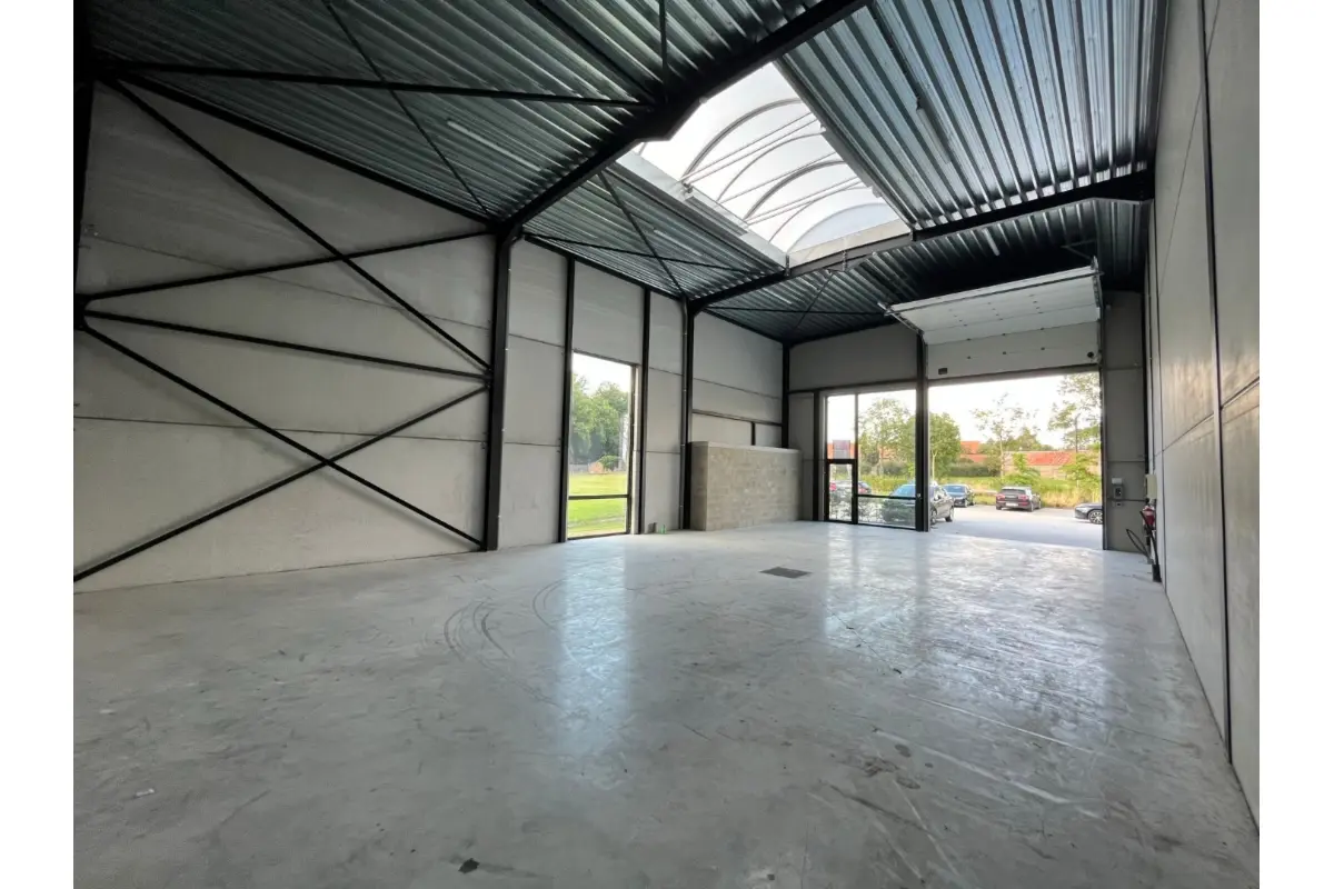 Handelszaak te  huur in Zwevezele 8750 895.00€  slaapkamers m² - Zoekertje 721640