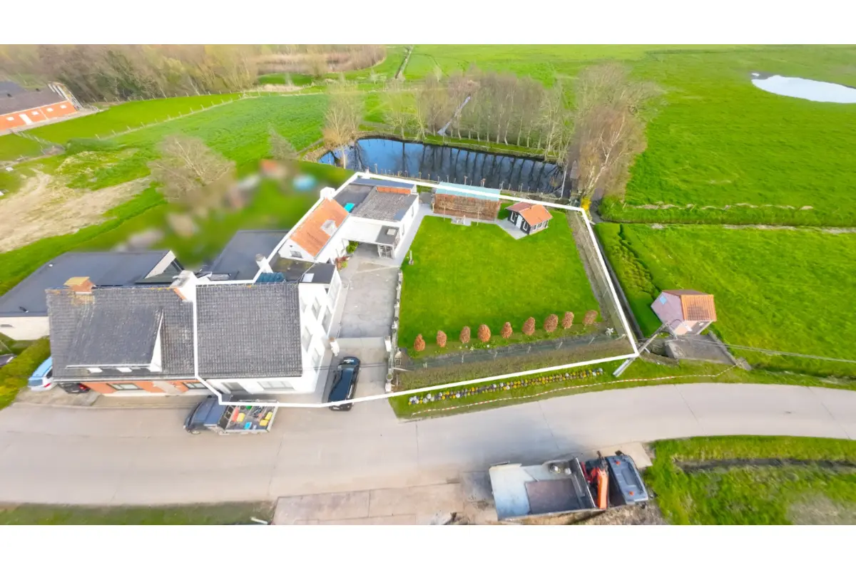 Huis te  koop in Oostnieuwkerke 8840 365000.00€ 3 slaapkamers 306.00m² - Zoekertje 722341