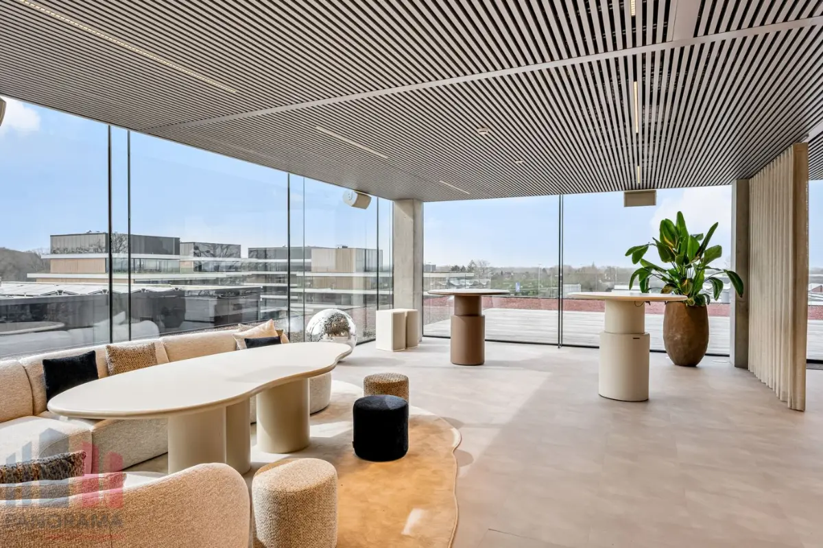 Handelszaak te  koop in Oostkamp 8020 0.00€  slaapkamers 310.00m² - Zoekertje 722330