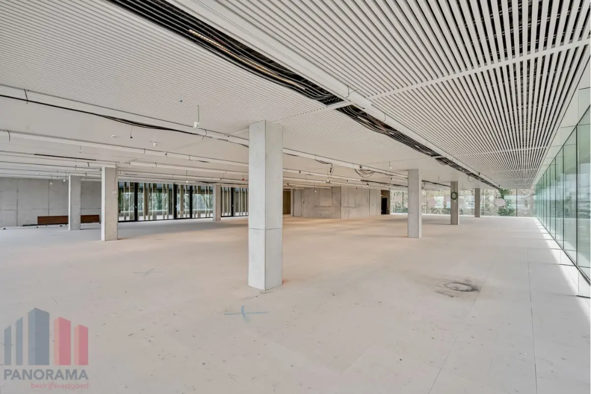 Handelszaak te  huur in Oostkamp 8020 10368.00€  slaapkamers 754.00m² - Zoekertje 722337