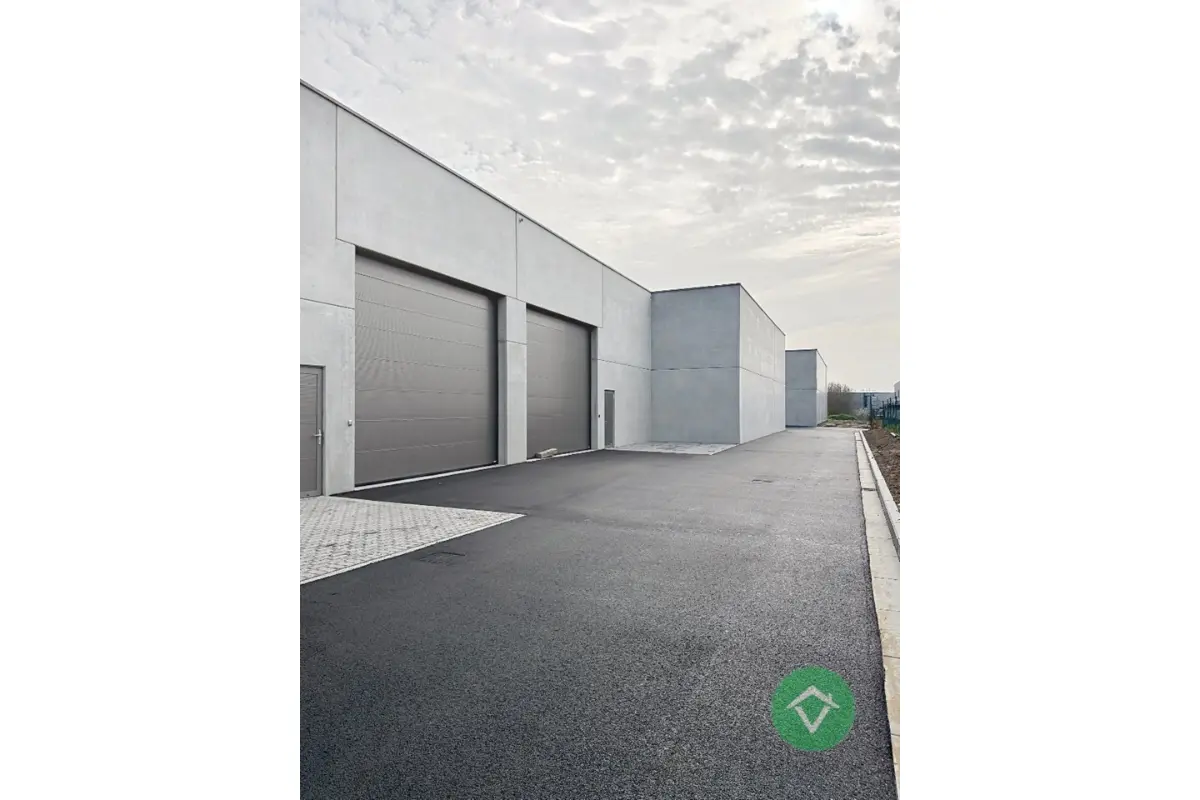 Handelszaak te  koop in Aartrijke 8211 374755.00€  slaapkamers m² - Zoekertje 722860