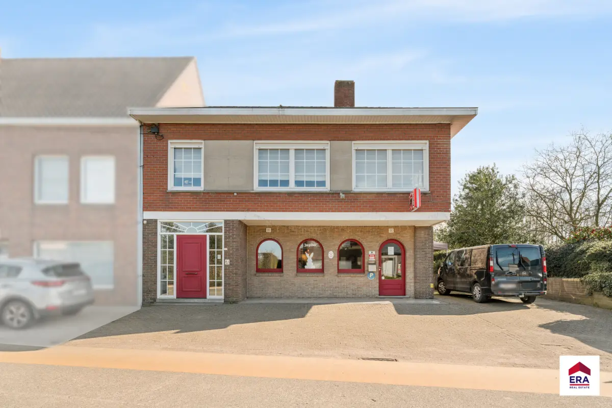 Handelszaak te  koop in Oostrozebeke 8780 324000.00€ 3 slaapkamers 344.00m² - Zoekertje 723460