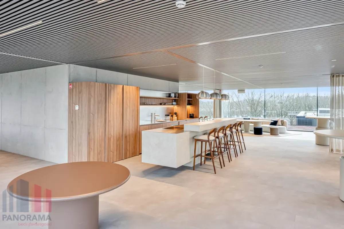 Handelszaak te  koop in Brugge 8000 1320560.00€  slaapkamers 310.00m² - Zoekertje 723645