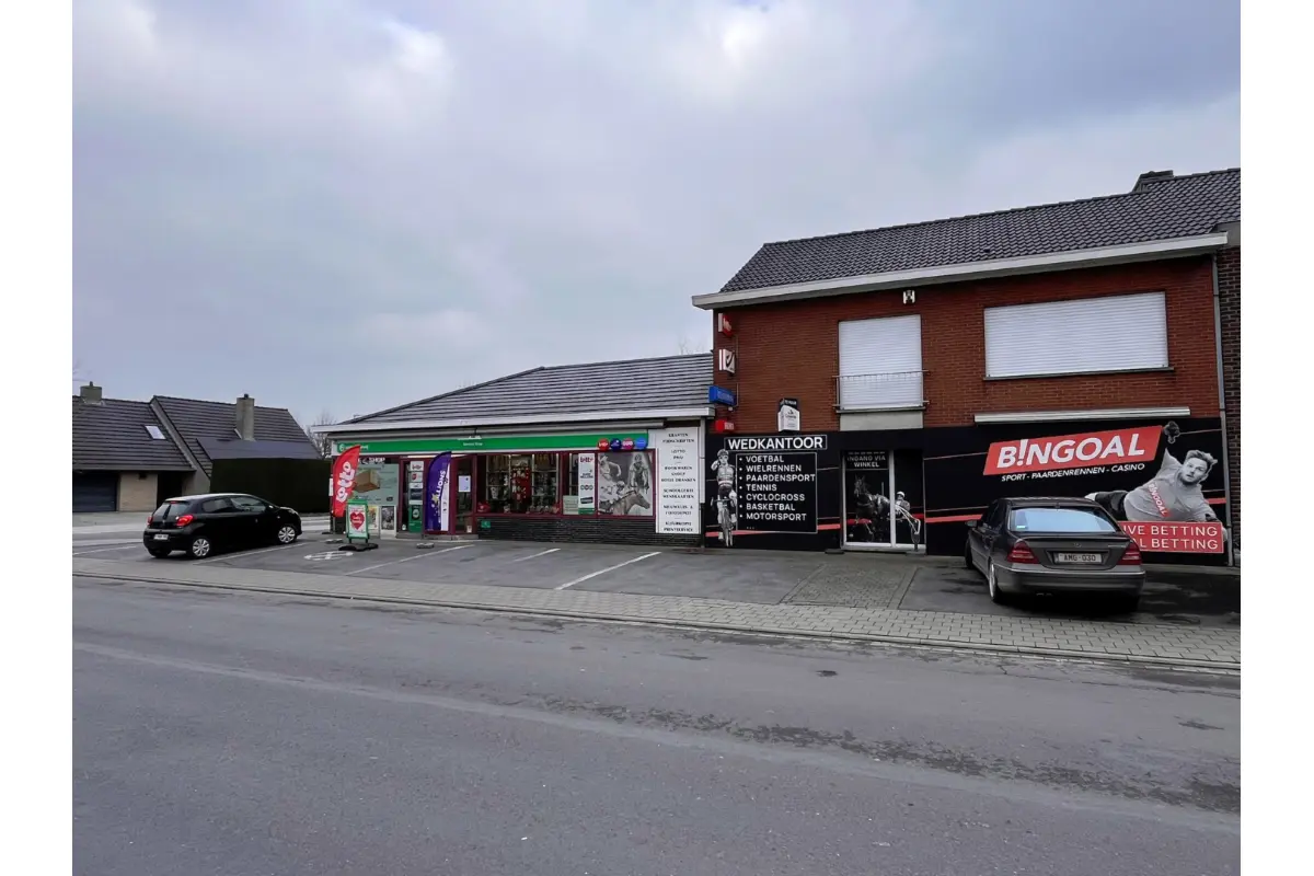Handelszaak te  huur in Sint-Eloois-Winkel 8880 950.00€  slaapkamers 251.00m² - Zoekertje 723688