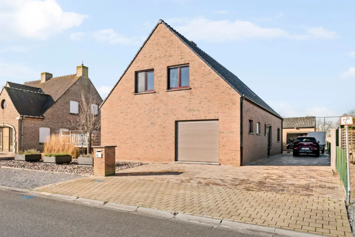 Huis te  koop in Sint-Eloois-Winkel 8880 365000.00€ 4 slaapkamers 215.00m² - Zoekertje 723369