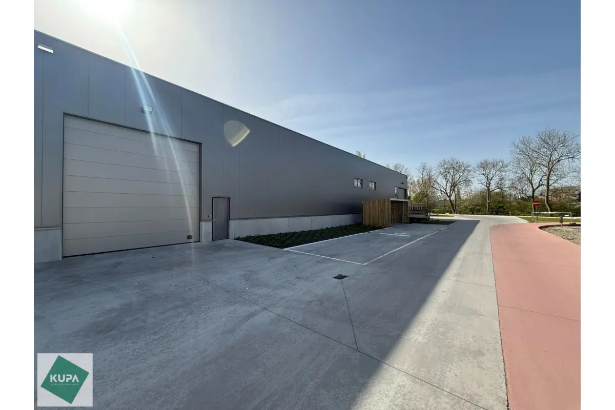 Handelszaak te  koop in Brugge 8000 548700.00€  slaapkamers 359.80m² - Zoekertje 724440