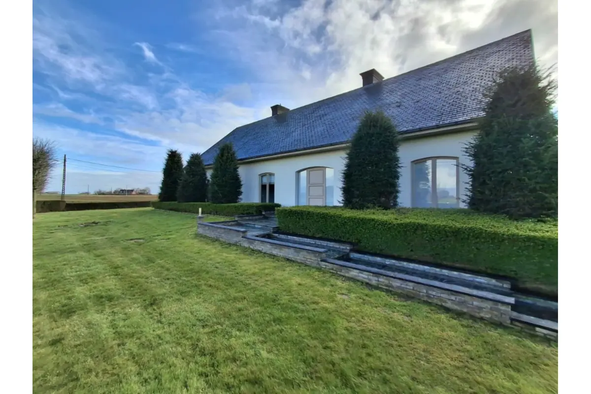 Huis te  huur in Kanegem 8700 1300.00€ 4 slaapkamers 267.00m² - Zoekertje 725443