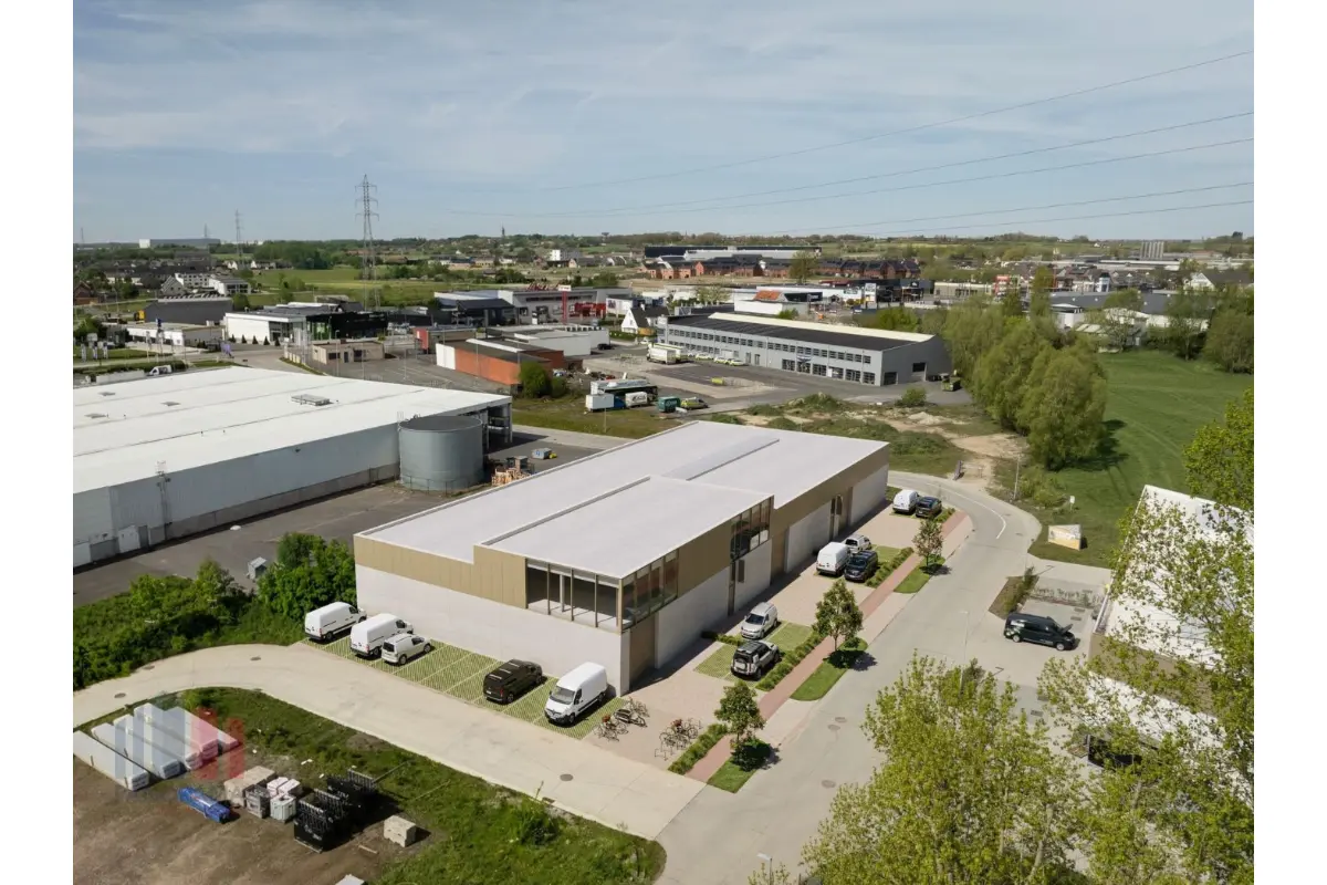 Handelszaak te  koop in Roeselare 8800 1400000.00€  slaapkamers 1511.00m² - Zoekertje 728712
