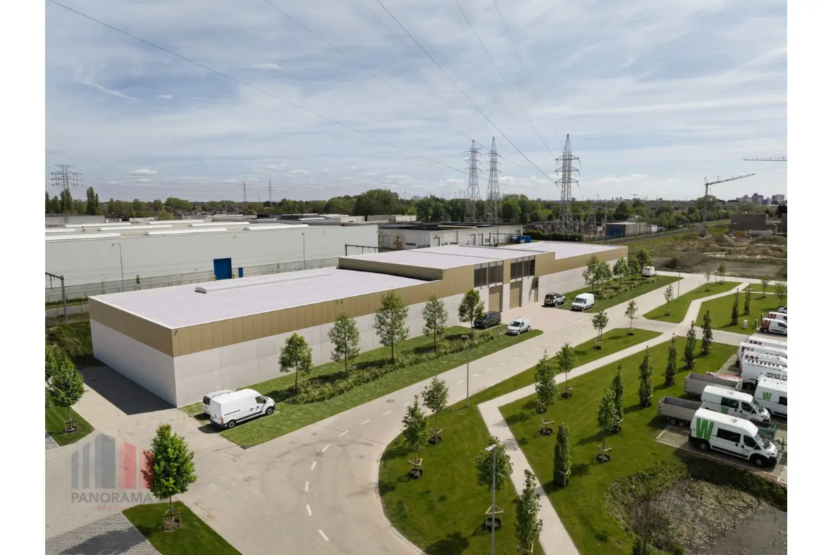 Handelszaak te  koop in Roeselare 8800 1400000.00€  slaapkamers 4000.00m² - Zoekertje 728713