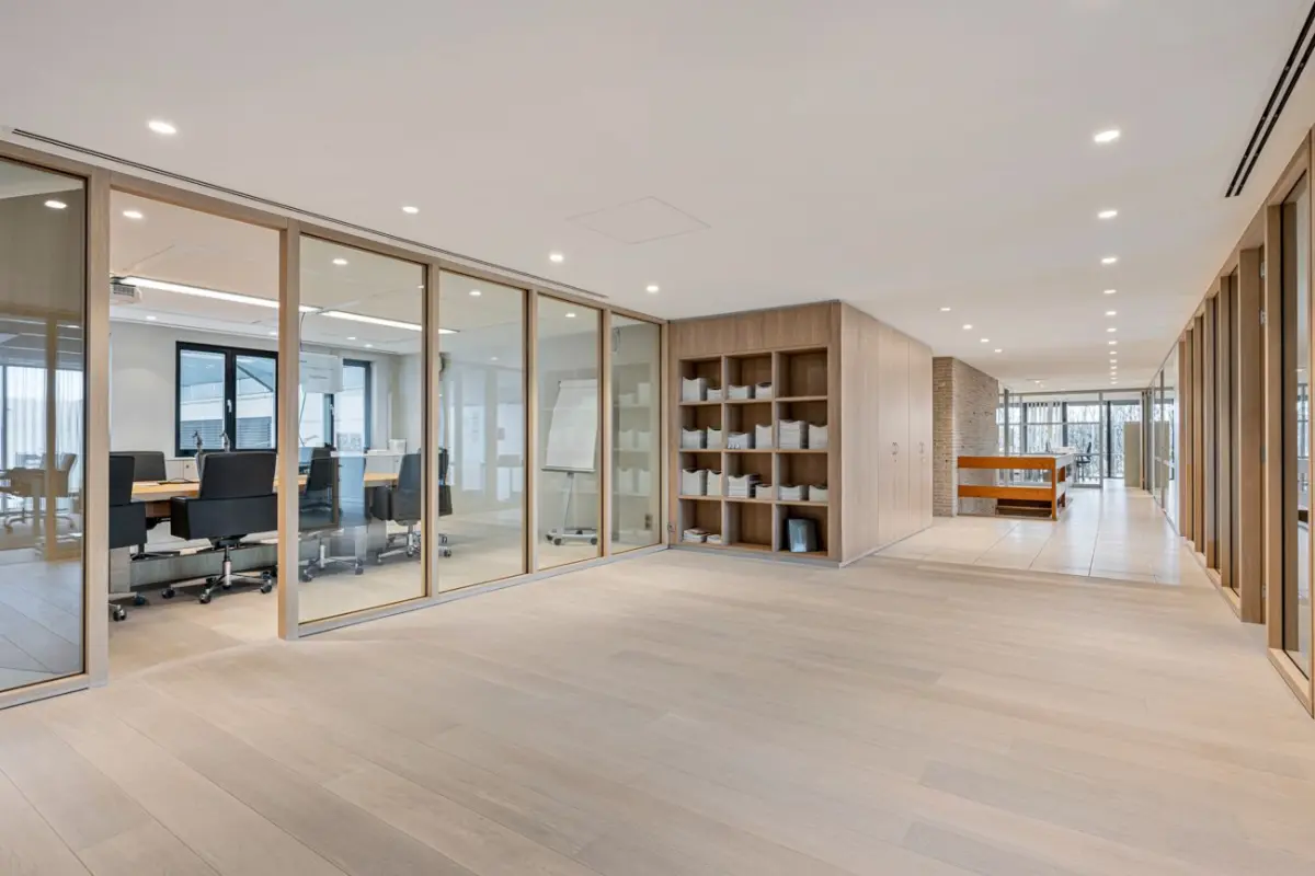 Handelszaak te  koop in Ieper 8900 2950000.00€  slaapkamers 2537.00m² - Zoekertje 728717
