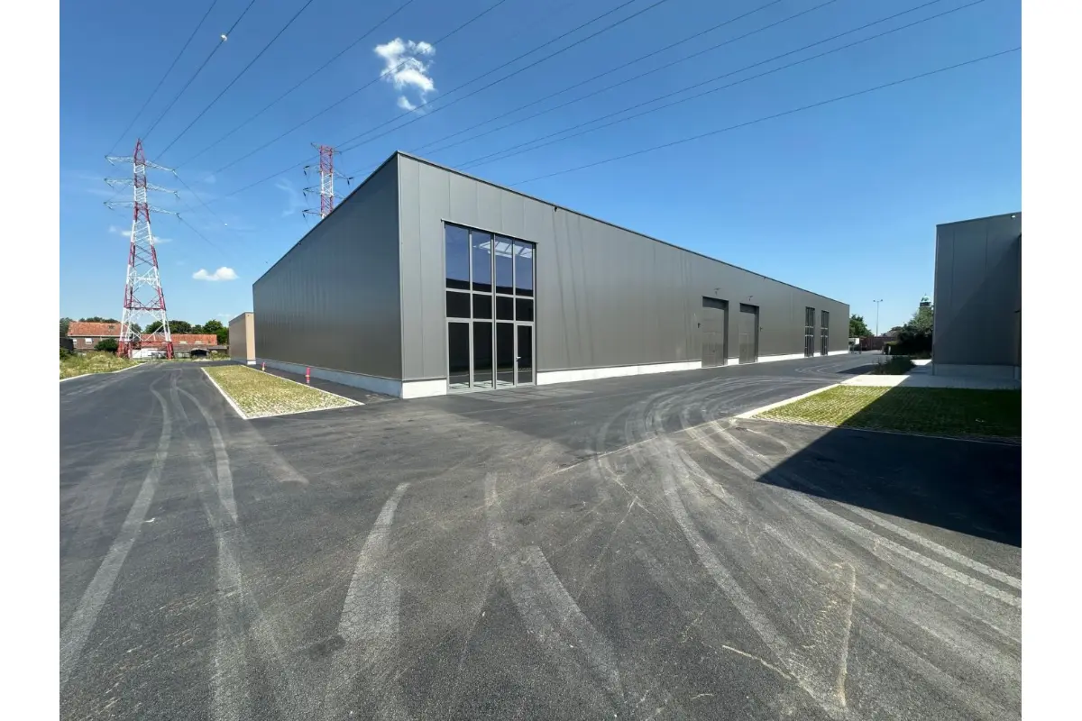 Handelszaak te  koop in Wevelgem 8560 373380.00€  slaapkamers 300.00m² - Zoekertje 730247