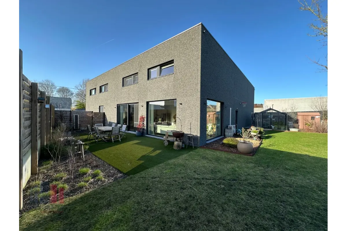 Handelszaak te  koop in Waregem 8790 825000.00€  slaapkamers 540.00m² - Zoekertje 730198