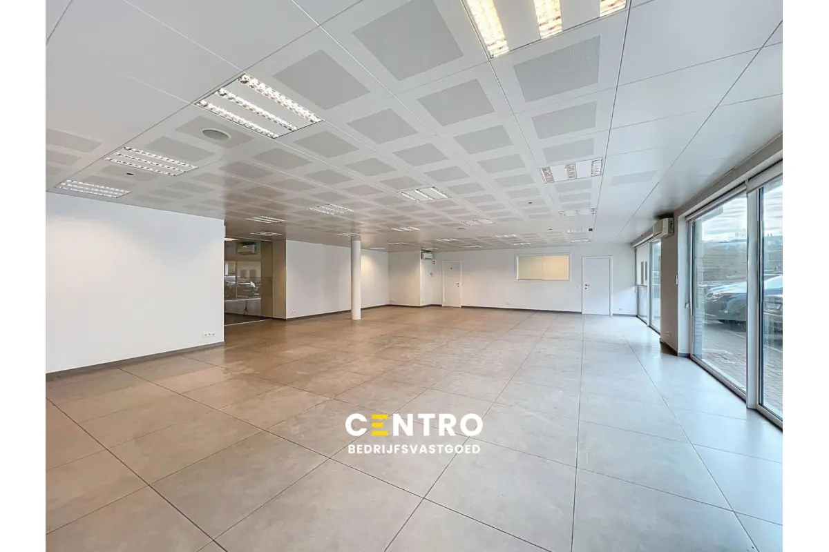 Handelszaak te  huur in Roeselare 8800 1250.00€  slaapkamers 183.00m² - Zoekertje 730324