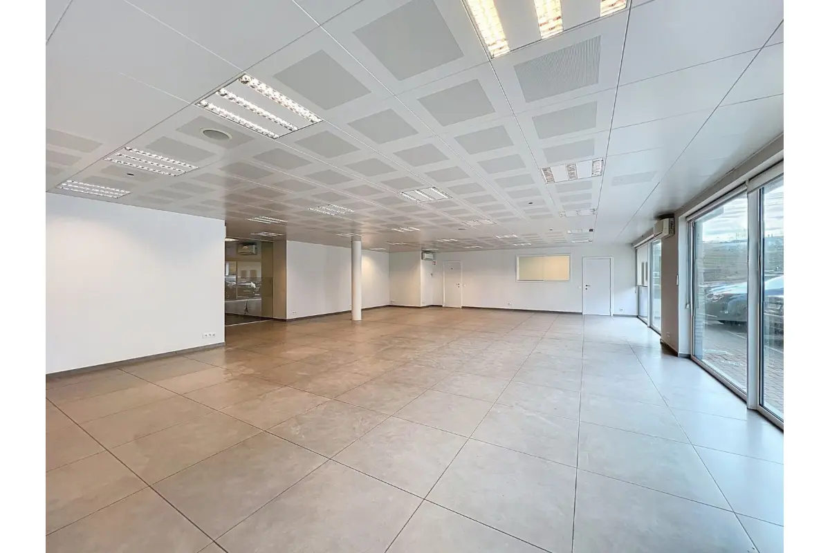 Handelszaak te  huur in Roeselare 8800 1250.00€  slaapkamers 183.00m² - Zoekertje 730324