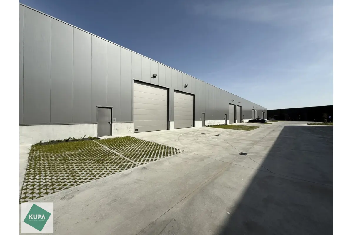 Handelszaak te  koop in Brugge 8000 378800.00€  slaapkamers 309.37m² - Zoekertje 730815